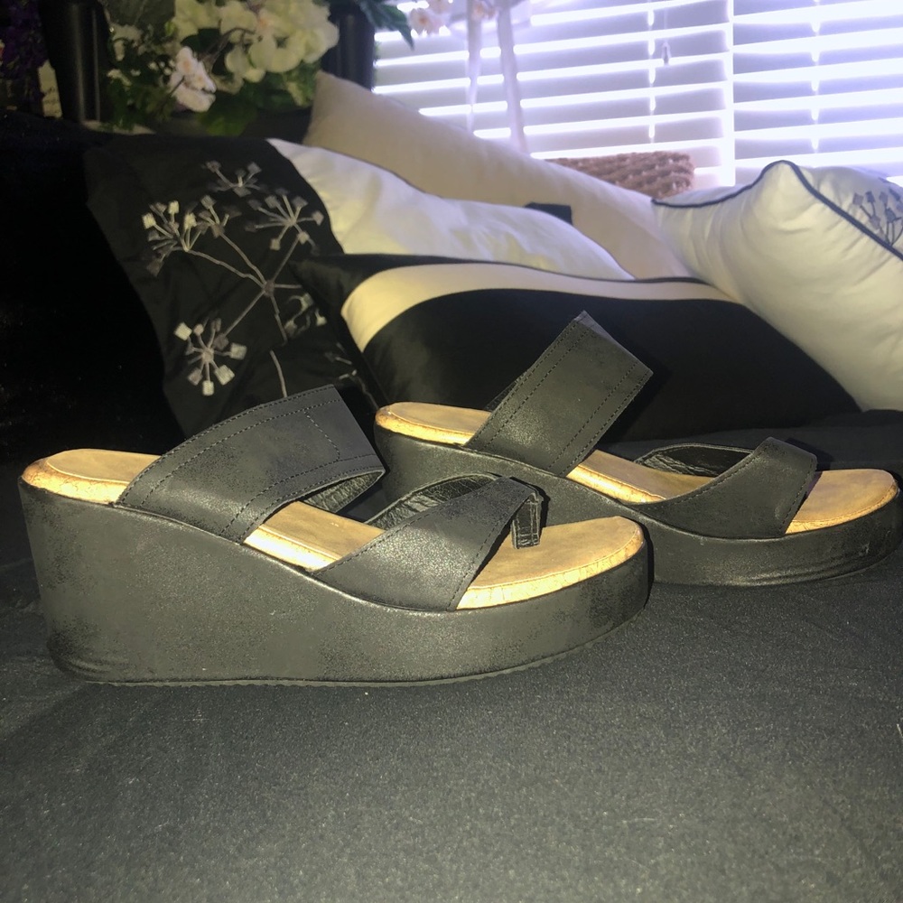 Wedges Thong sandals, plain black, size 7 1/2
